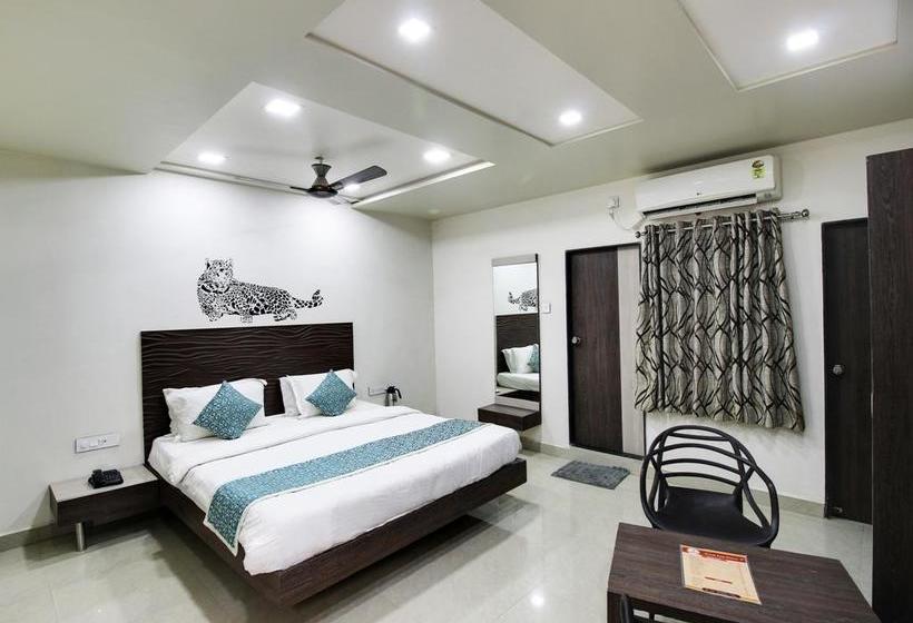 Hostel Daksh Hotel And Restaurant 20