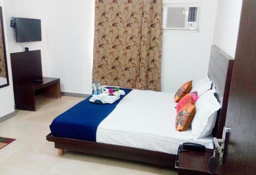 Adhunik Hotel Behror 11