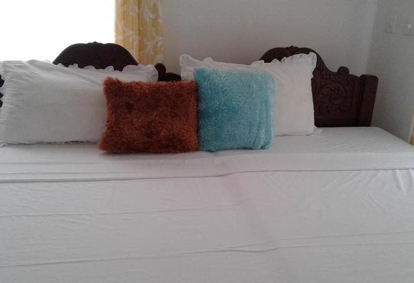 Bed and Breakfast Marari Febins Homestay 13