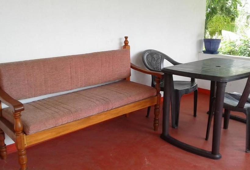 Bed and Breakfast Marari Febins Homestay 14