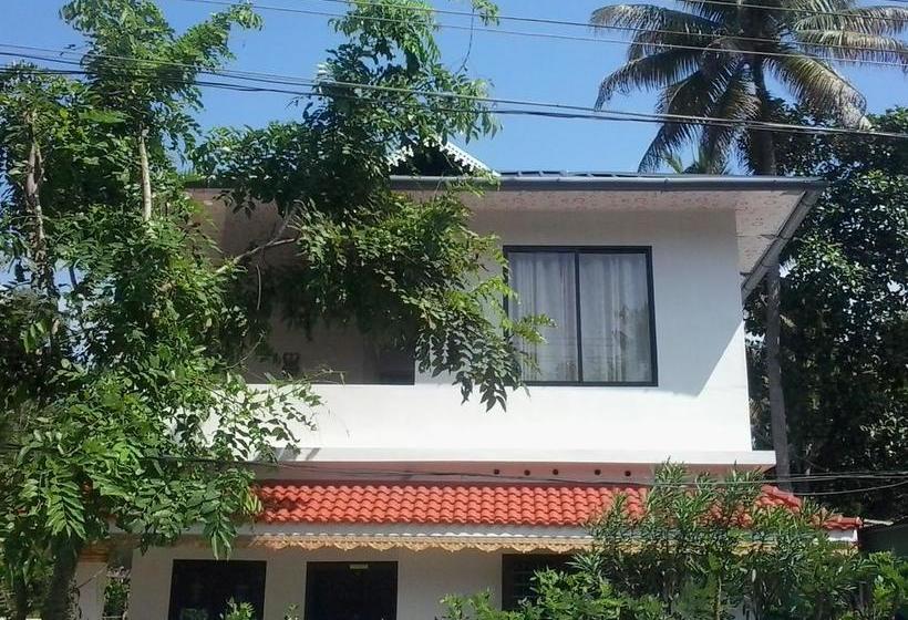 Bed and Breakfast Marari Febins Homestay 4