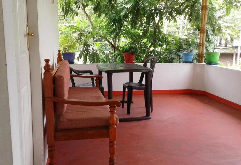 Bed and Breakfast Marari Febins Homestay 5