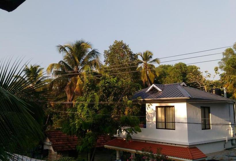 Bed and Breakfast Marari Febins Homestay 9