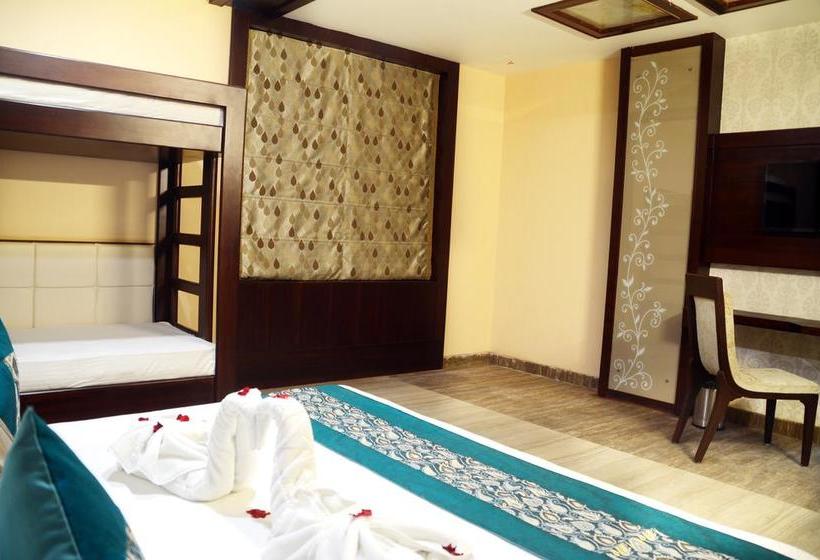 Hotel The Land Mark 10