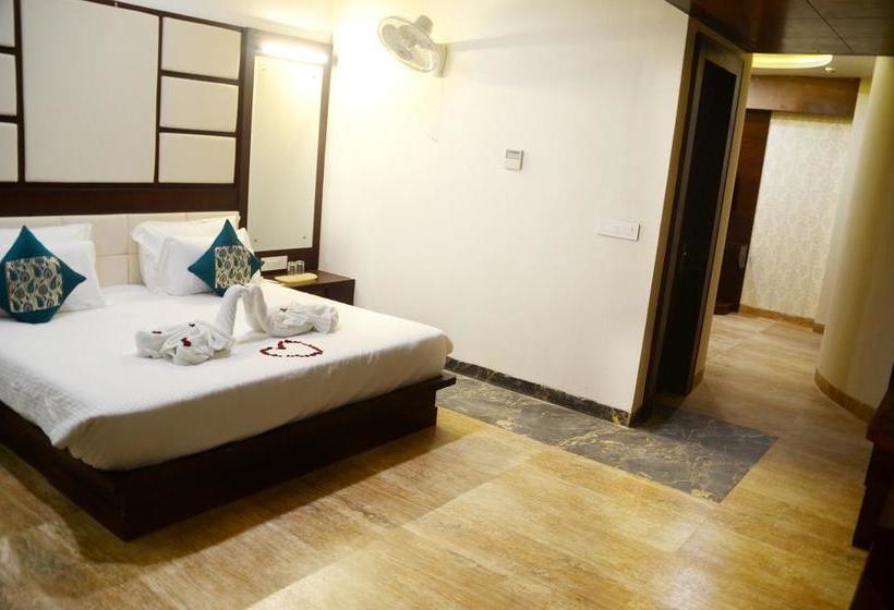 Hotel The Land Mark 12