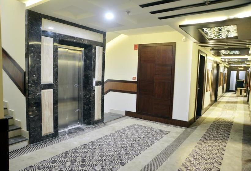 Hotel The Land Mark 7