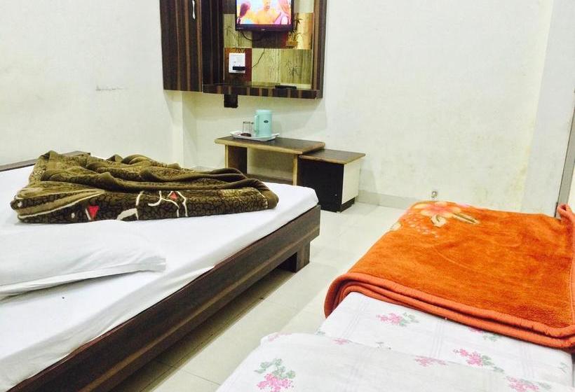 Hotel Vrandavan Palace 10