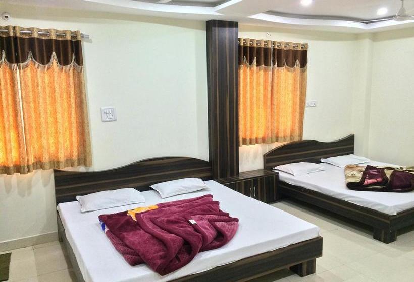 Hotel Vrandavan Palace 11