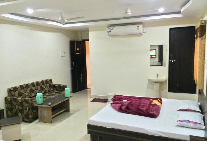 Hotel Vrandavan Palace 12