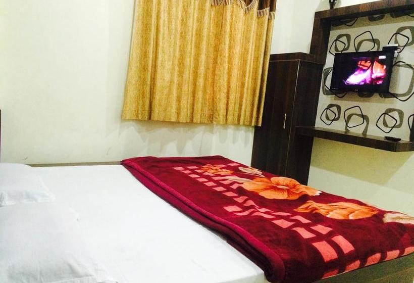 Hotel Vrandavan Palace 13