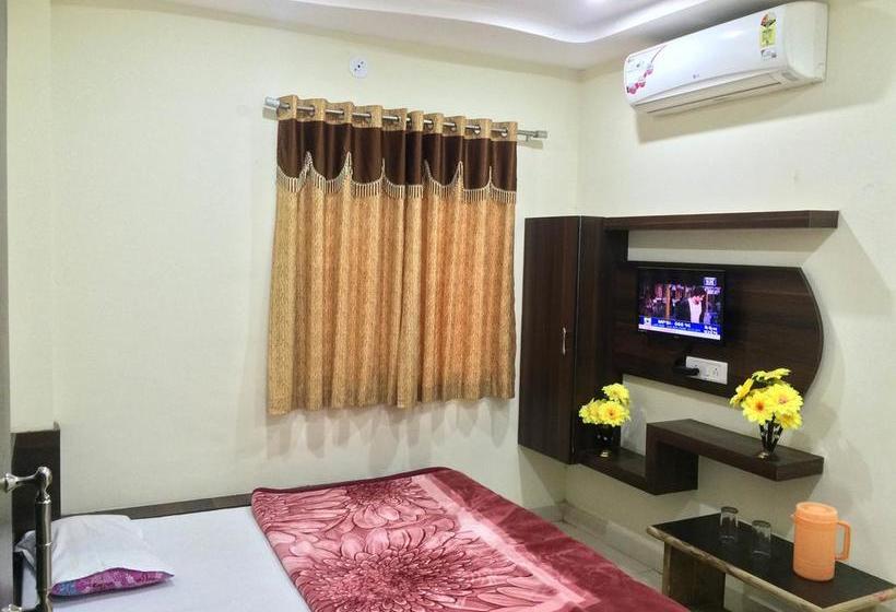 Hotel Vrandavan Palace 14