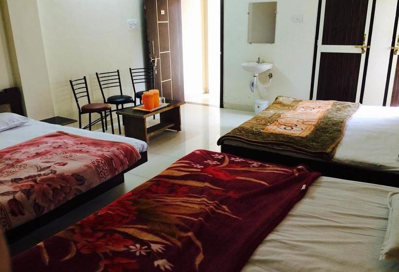 Hotel Vrandavan Palace 18