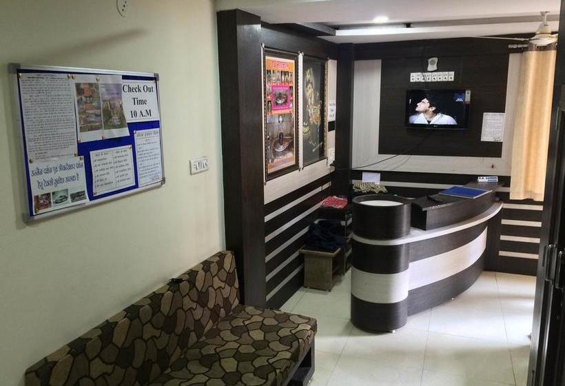 Hotel Vrandavan Palace 7