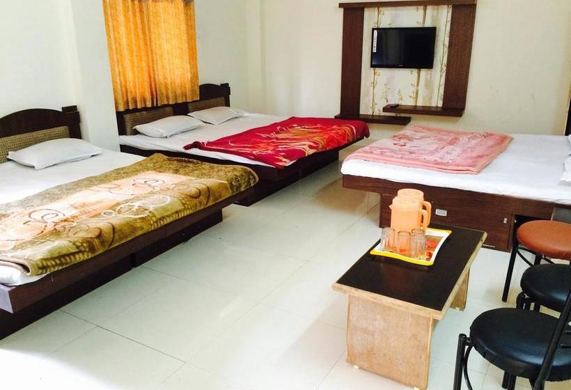 Hotel Vrandavan Palace 8