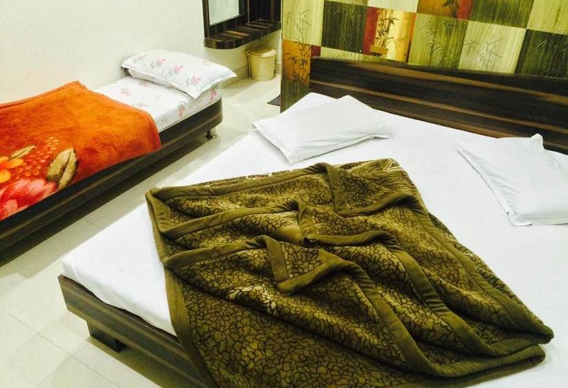 Hotel Vrandavan Palace 9