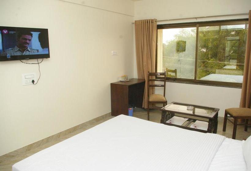 Hotel Gulmohar Pride 15