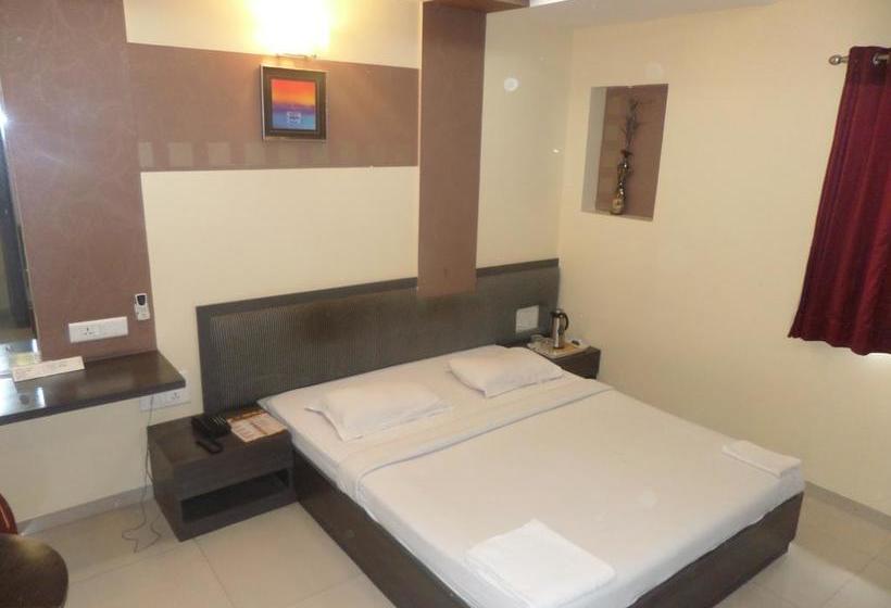 Hotel Saideep Executive 7