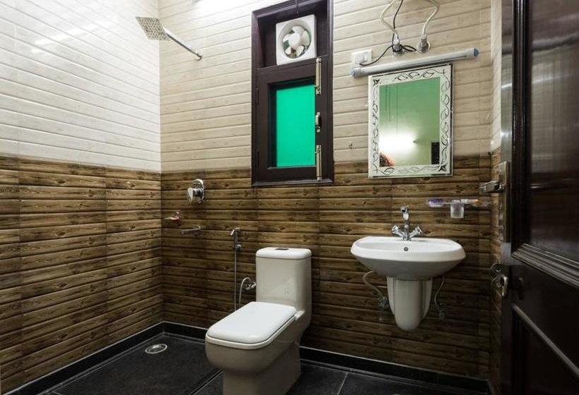 Shanti Villa Bed & Breakfast 2