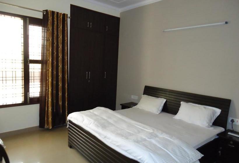 Shanti Villa Bed & Breakfast 4