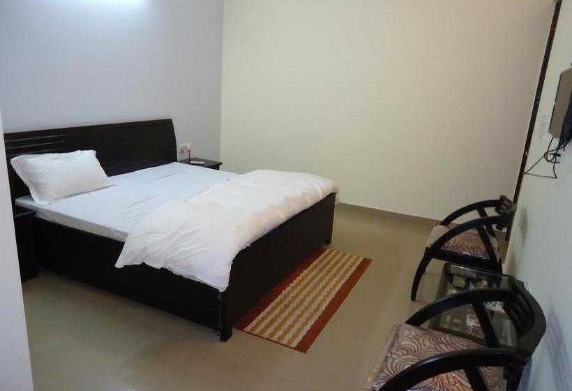 Shanti Villa Bed & Breakfast 6