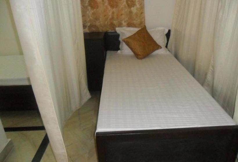 Bed and Breakfast Raghav`s Royal Residency 14