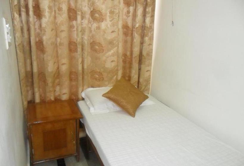 Bed and Breakfast Raghav`s Royal Residency 15