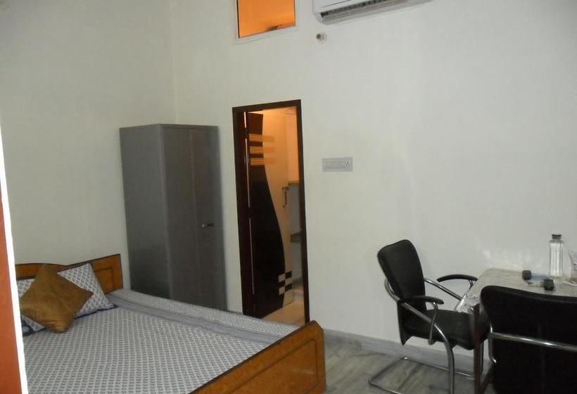 Bed and Breakfast Raghav`s Royal Residency 18