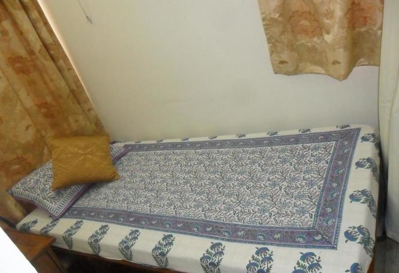 Bed and Breakfast Raghav`s Royal Residency 2