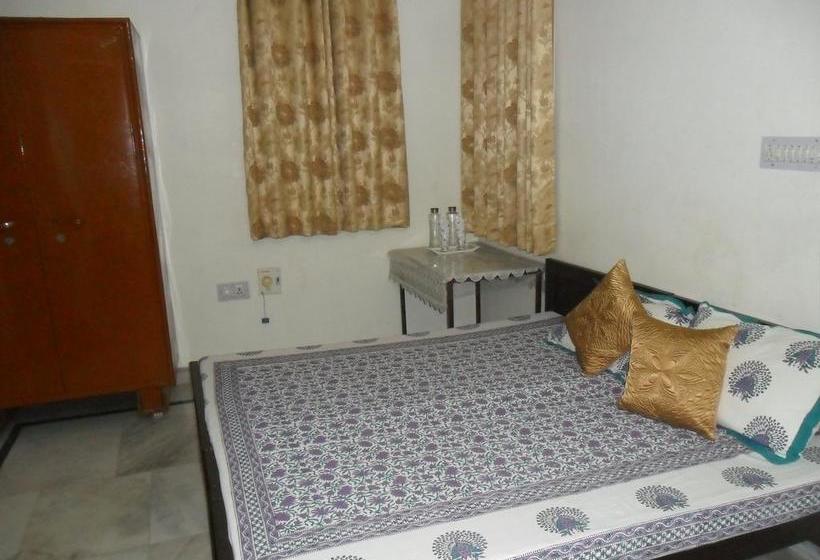 Bed and Breakfast Raghav`s Royal Residency 20