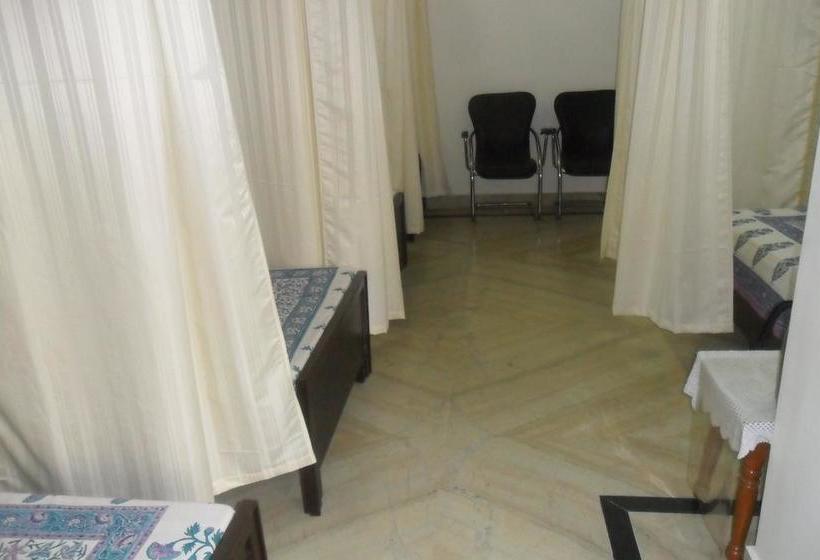 Bed and Breakfast Raghav`s Royal Residency 6