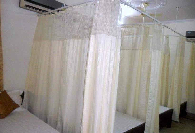 Bed and Breakfast Raghav`s Royal Residency 7