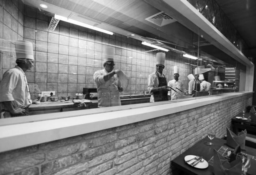 Hotel Parador Agra 2