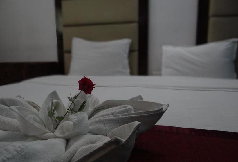 Hotel Monarch Aachal 8