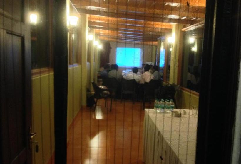 Resort The Hermitage Kanatal 12