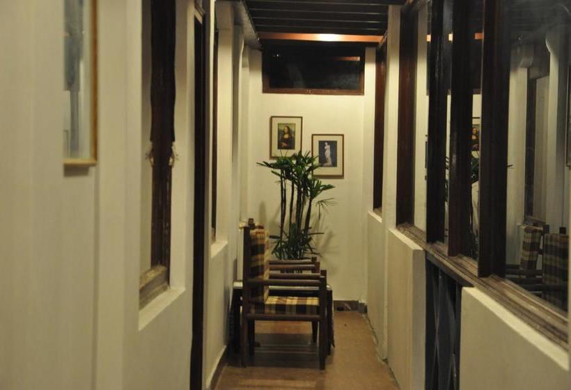 Resort The Hermitage Kanatal 19