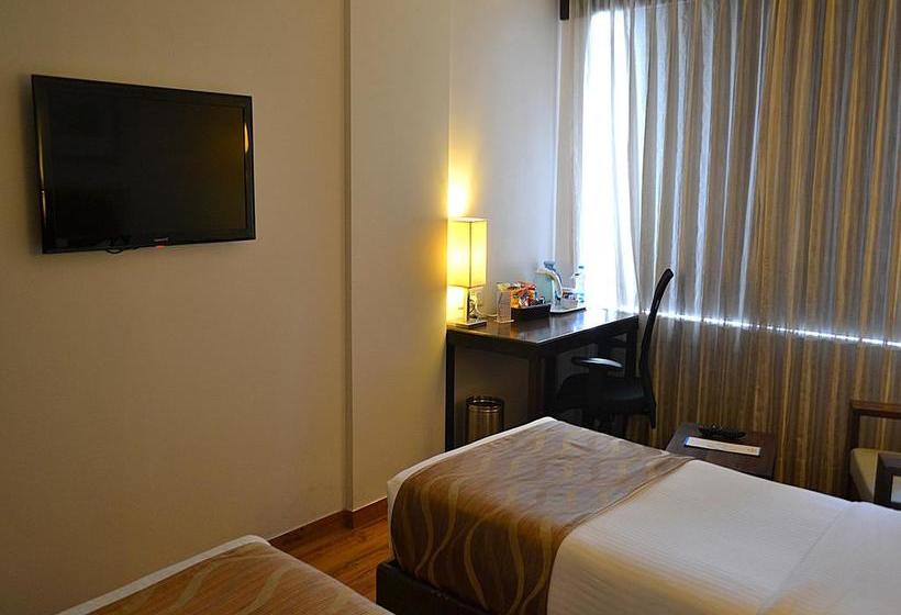 Hotel Oyo Premium Jetalpur Road 18