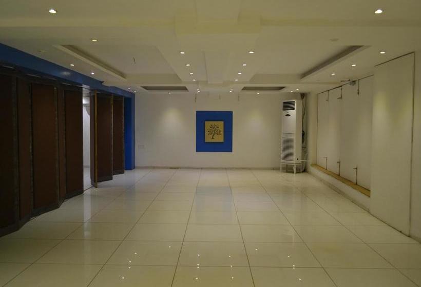 Hotel Oyo Premium Jetalpur Road 20