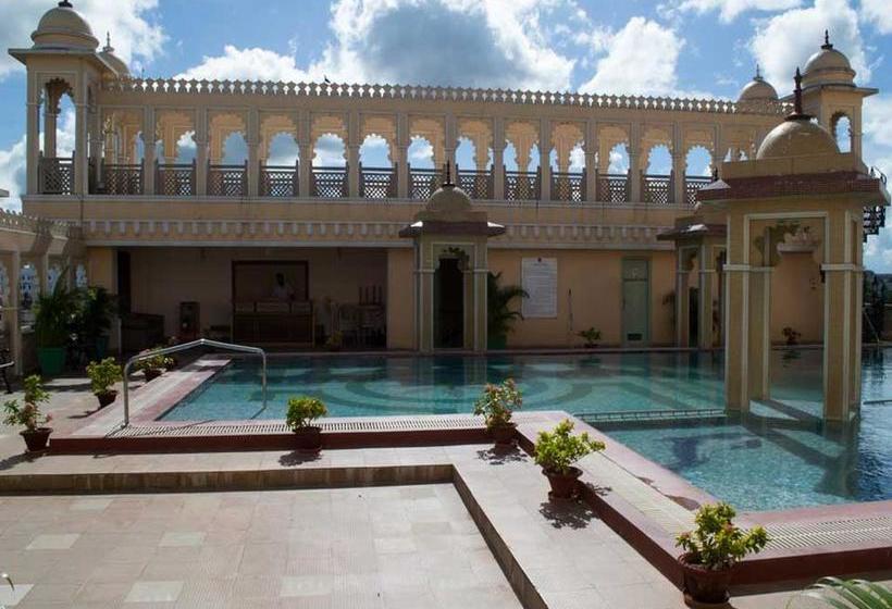 Hotel Oyo Premium Saheed Nagar 11