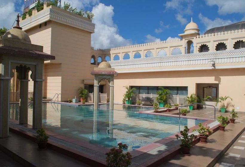 Hotel Oyo Premium Saheed Nagar 13