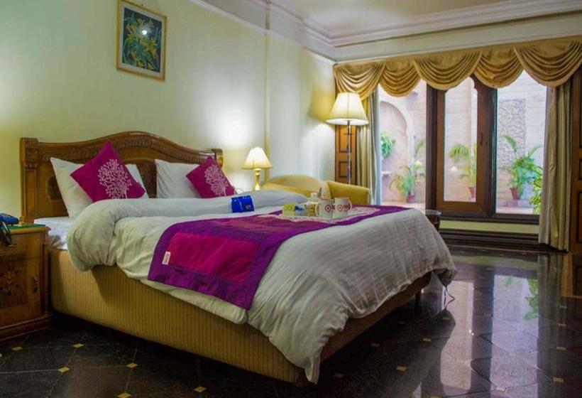 Hotel Oyo Premium Saheed Nagar 15