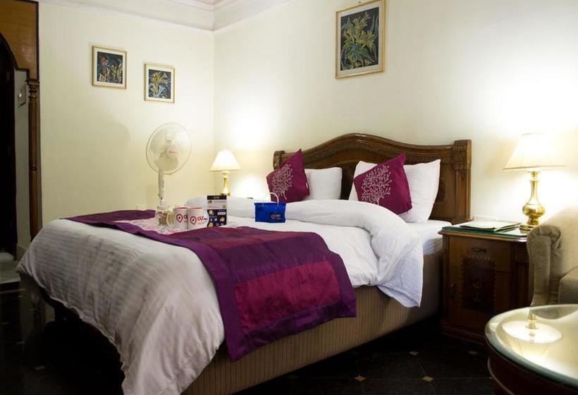 Hotel Oyo Premium Saheed Nagar 17