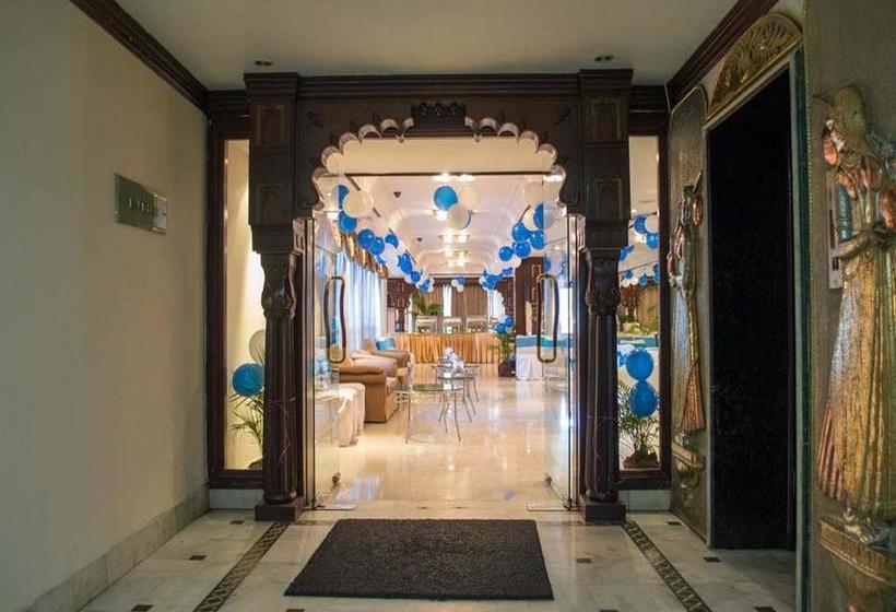 Hotel Oyo Premium Saheed Nagar 3