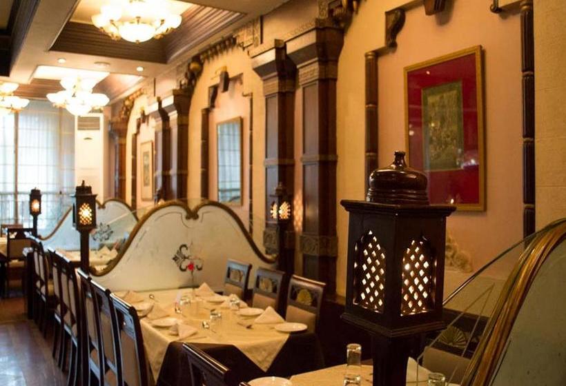 Hotel Oyo Premium Saheed Nagar 8