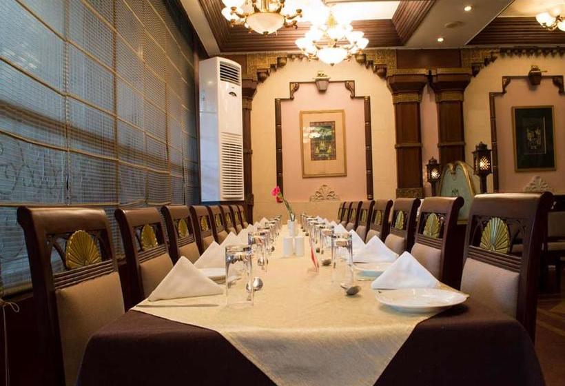 Hotel Oyo Premium Saheed Nagar 9