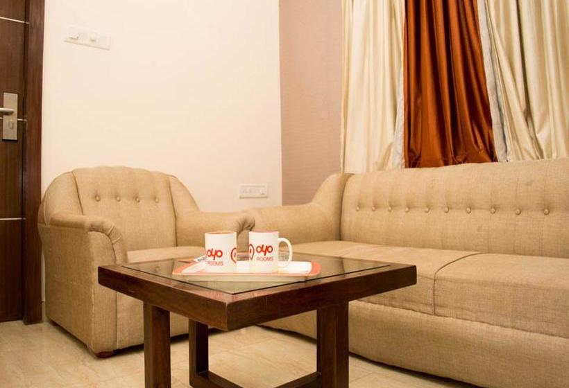 Hotel Oyo Premium Satya Nagar 11