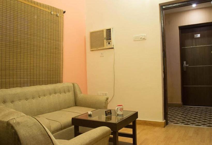Hotel Oyo Premium Satya Nagar 12