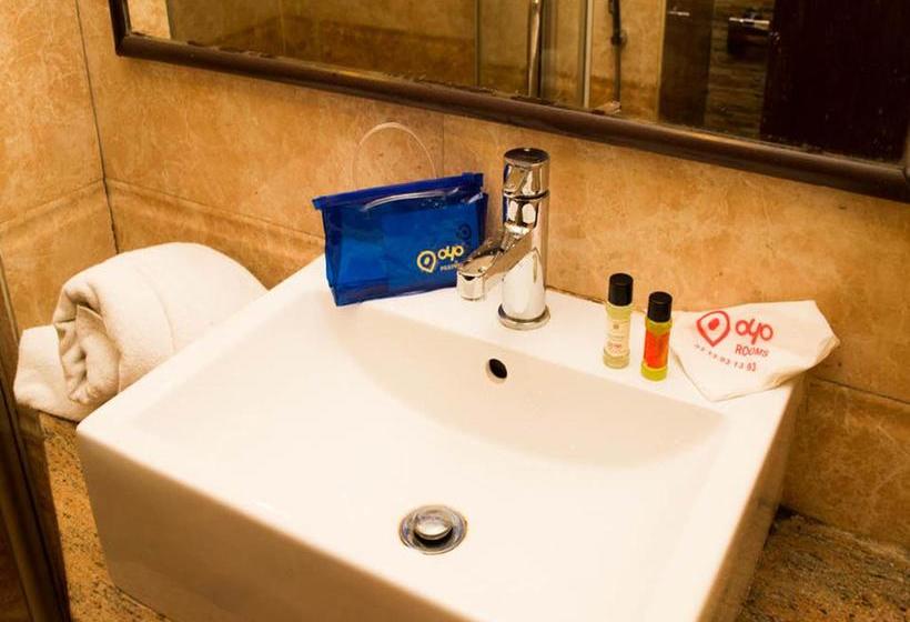 Hotel Oyo Premium Satya Nagar 14