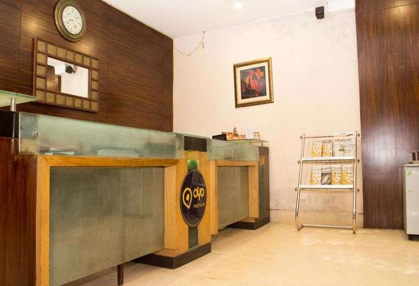 Hotel Oyo Premium Satya Nagar 2