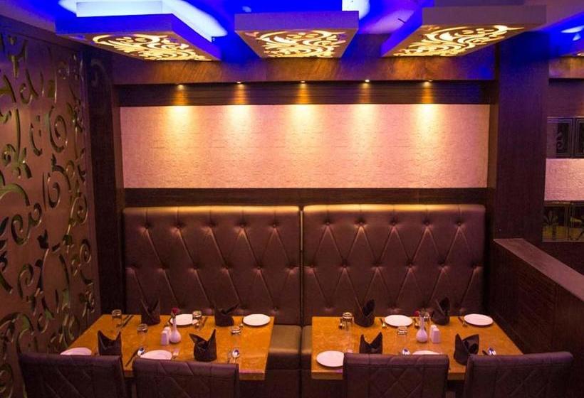 Hotel Oyo Premium Satya Nagar 5