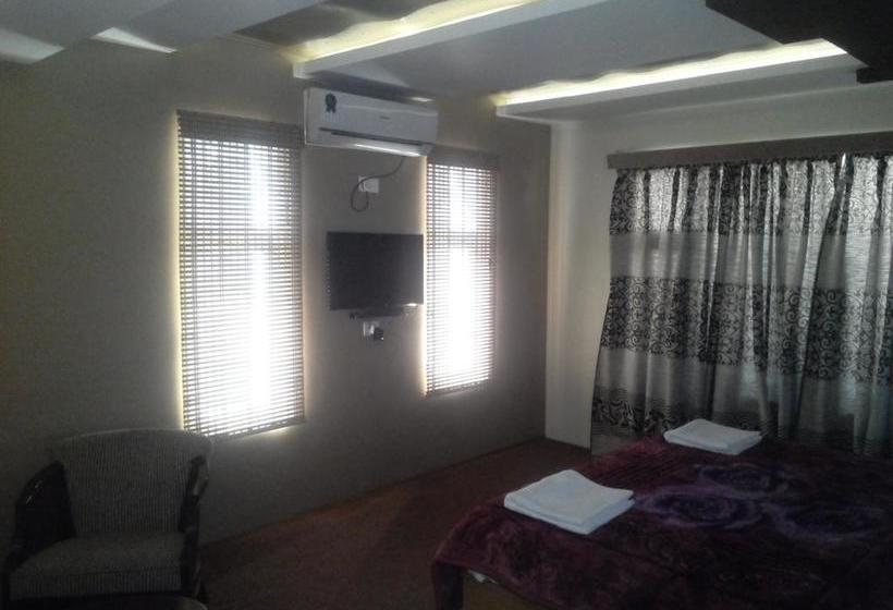 Hotel The Hyde Park Inn